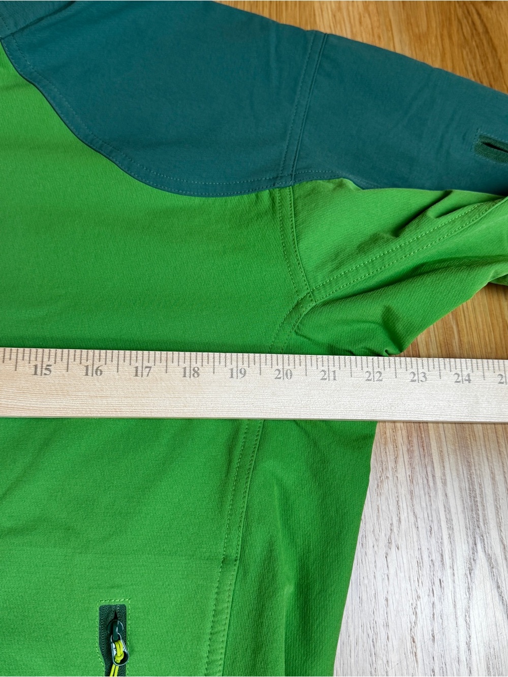 MEC Two-Tone Green Performance Softshell Jacket Medium - Picture 7 of 10